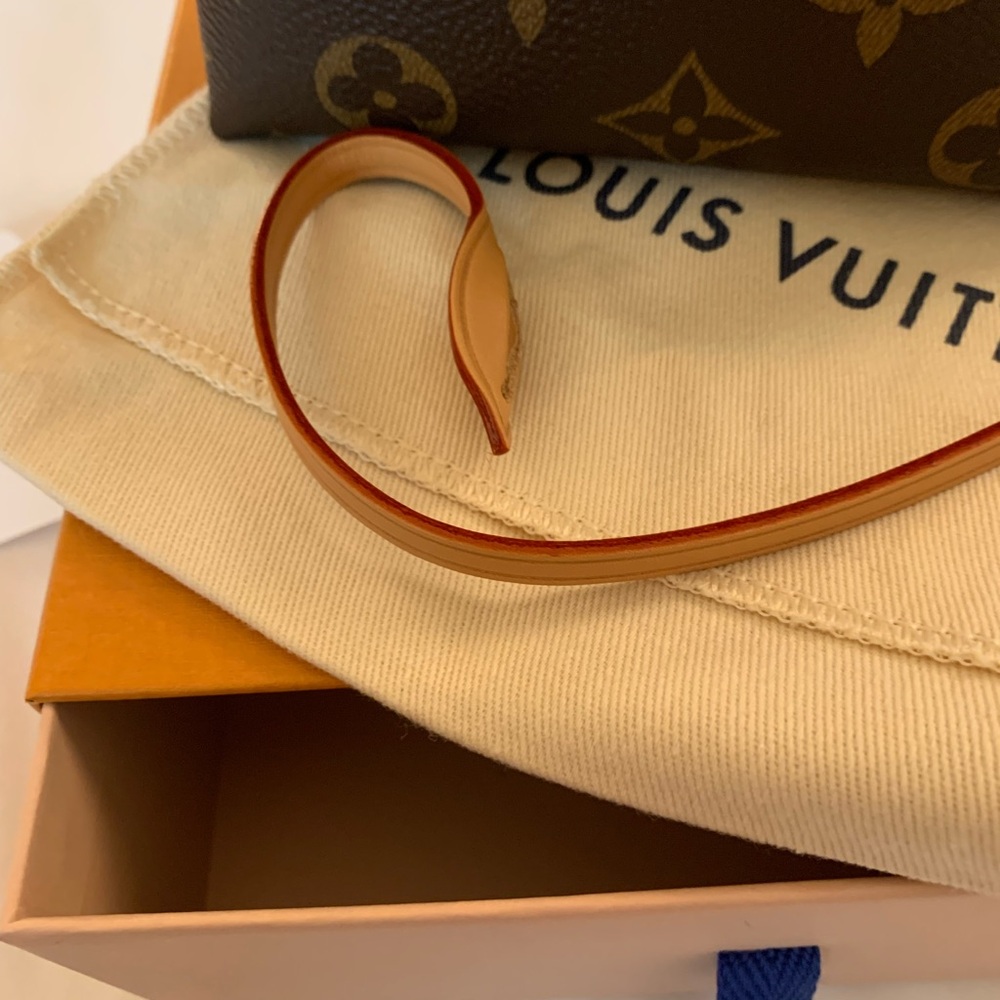 Authentic Louis   Vuitton cosmetic case with side  handler / LV box, brand new - Picture 10 of 12